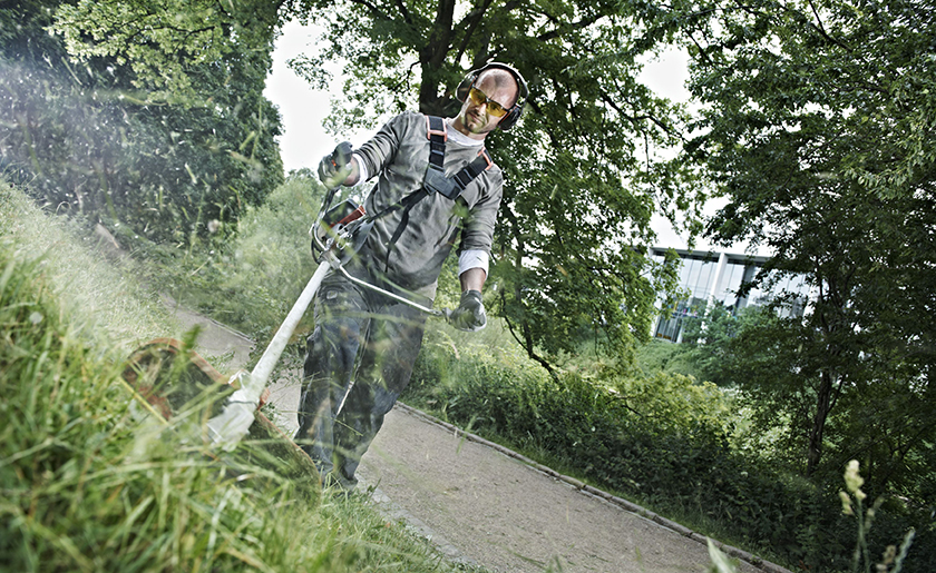 Como limpar o filtro de ar de uma roçadora Husqvarna
