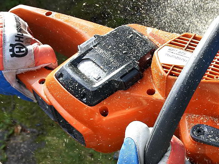Tudo o que precisa saber sobre as motosserras a bateria da Husqvarna