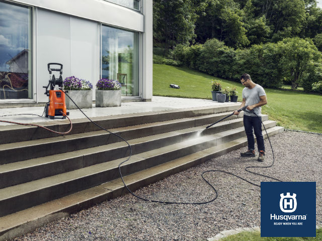 Limpeza de escadas por uma lavadora à pressão da Husqvarna