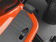 Transmissão hidrostática operada por pedal